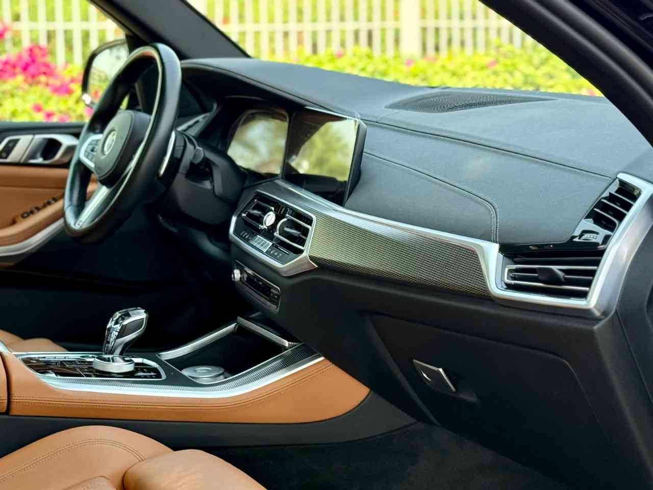 Gallery image of  {"id":91,"name":"X5","company_id":10,"type_id":1,"created_at":"2025-02-06T17:53:17.000000Z","updated_at":"2025-02-06T17:53:17.000000Z"}