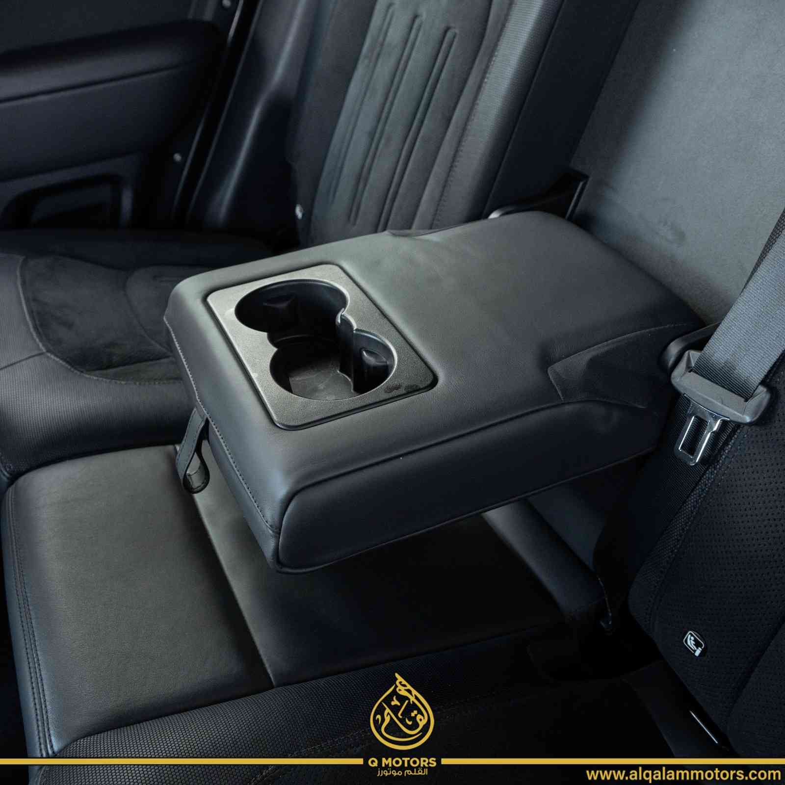 Gallery image of  {"id":2019,"name":"Defender 110","company_id":37,"type_id":1,"created_at":"2025-02-06T17:53:18.000000Z","updated_at":"2025-02-06T17:53:18.000000Z"}