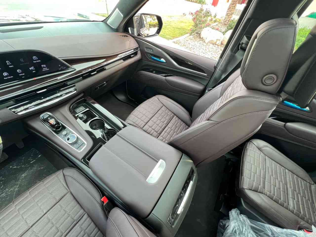 Gallery image of  {"id":53,"name":"Escalade","company_id":14,"type_id":1,"created_at":"2025-02-06T17:53:17.000000Z","updated_at":"2025-02-06T17:53:17.000000Z"}