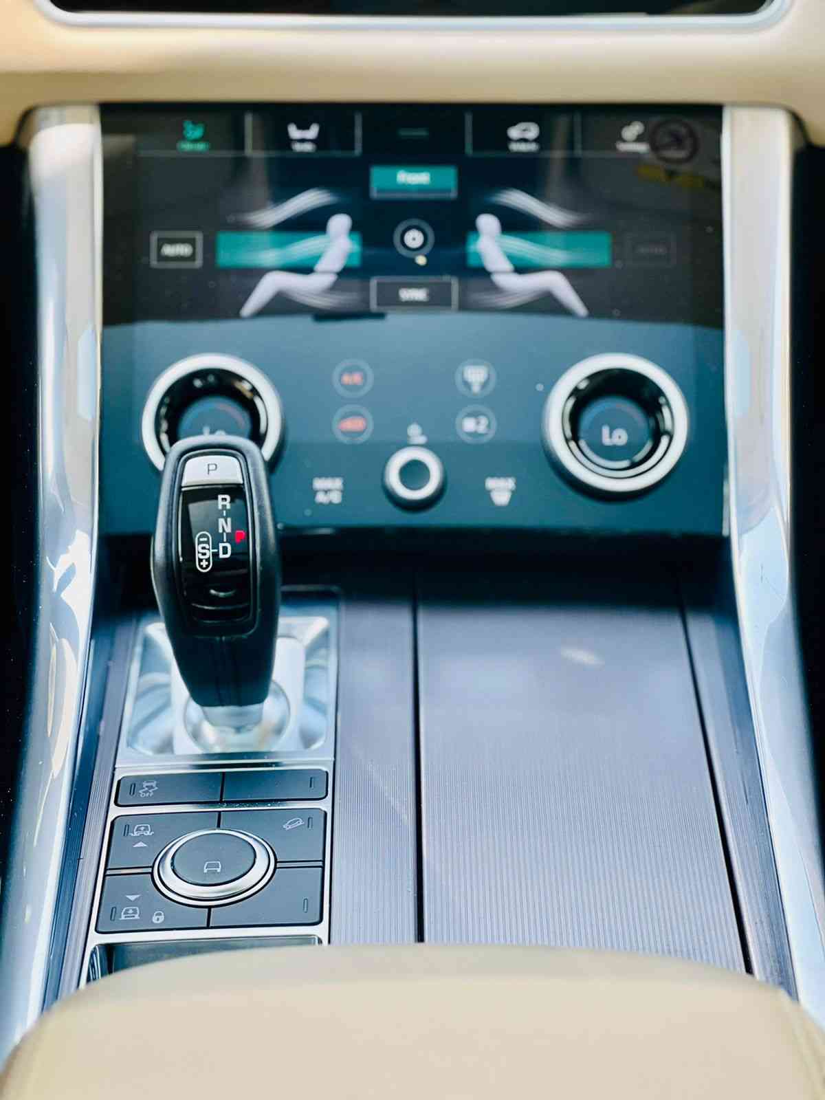 Gallery image of  {"id":122,"name":"Range Rover Sport","company_id":37,"type_id":1,"created_at":"2025-02-06T17:53:17.000000Z","updated_at":"2025-02-06T17:53:17.000000Z"}
