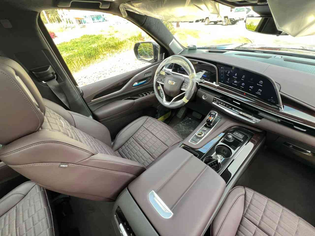 Gallery image of  {"id":53,"name":"Escalade","company_id":14,"type_id":1,"created_at":"2025-02-06T17:53:17.000000Z","updated_at":"2025-02-06T17:53:17.000000Z"}